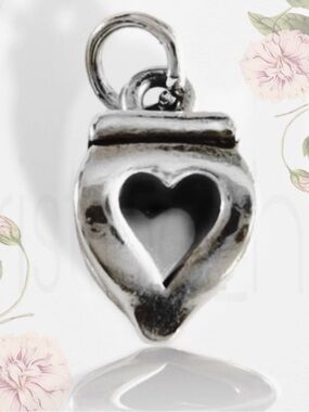 James Avery Retired Heart box finial 4 sided